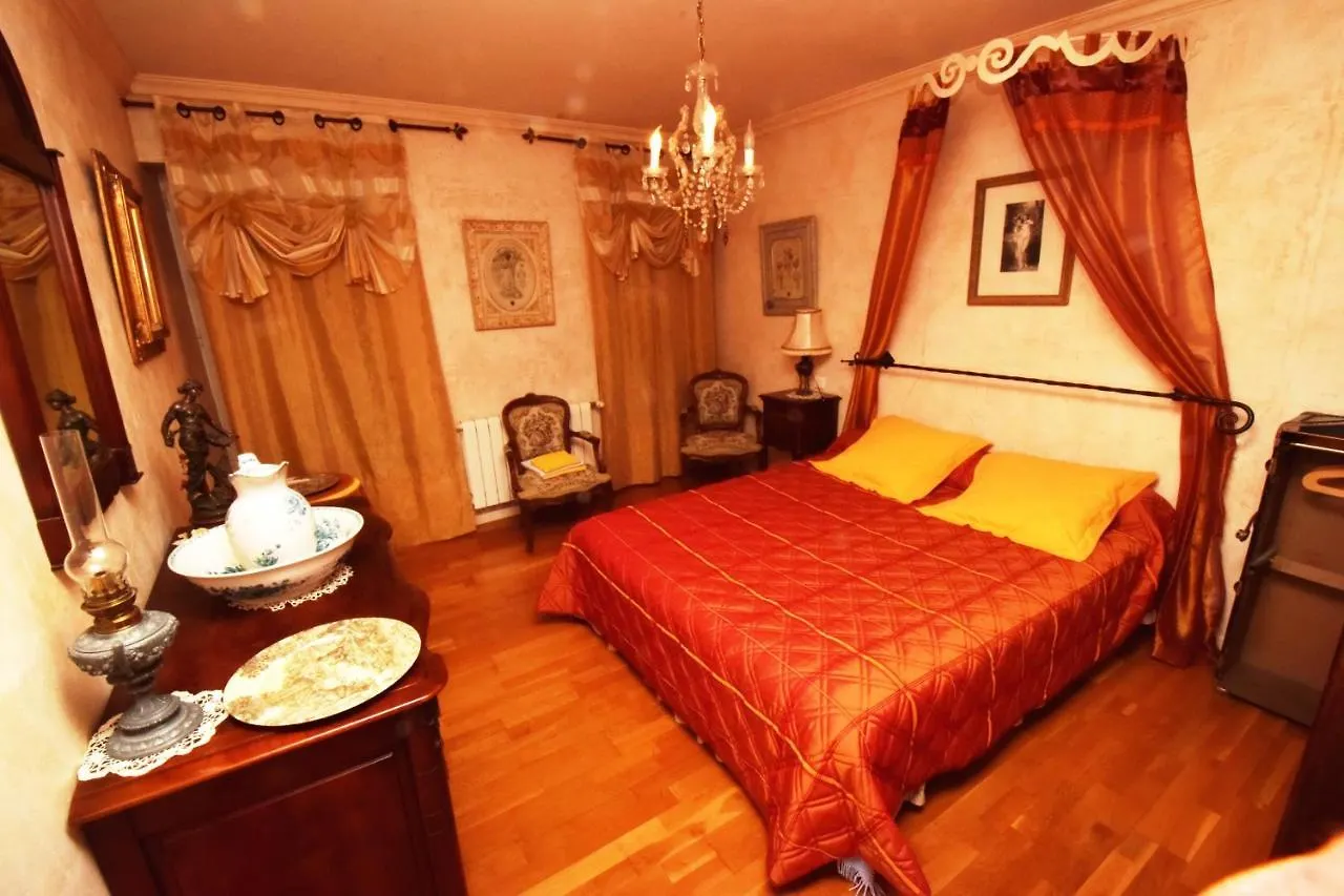Autrefois La Modiste Bed & Breakfast Saint-Clar