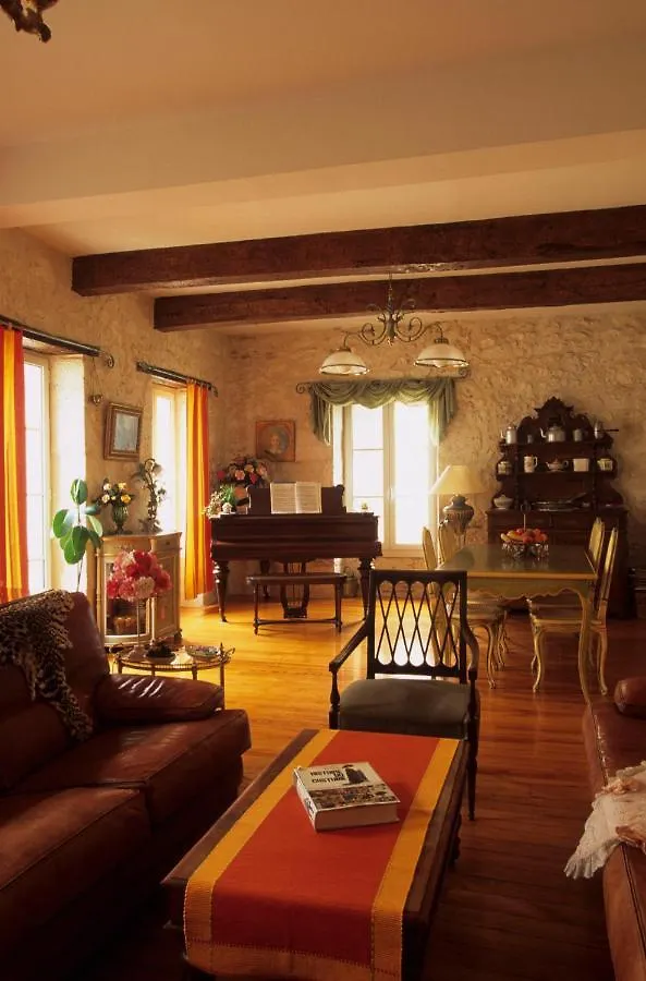 Autrefois La Modiste Bed & Breakfast Saint-Clar 0*,  France
