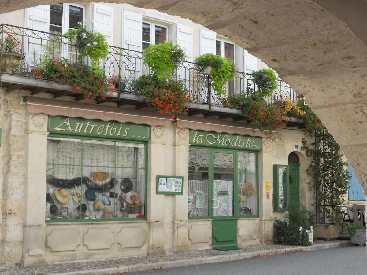 Autrefois La Modiste Bed & Breakfast Saint-Clar