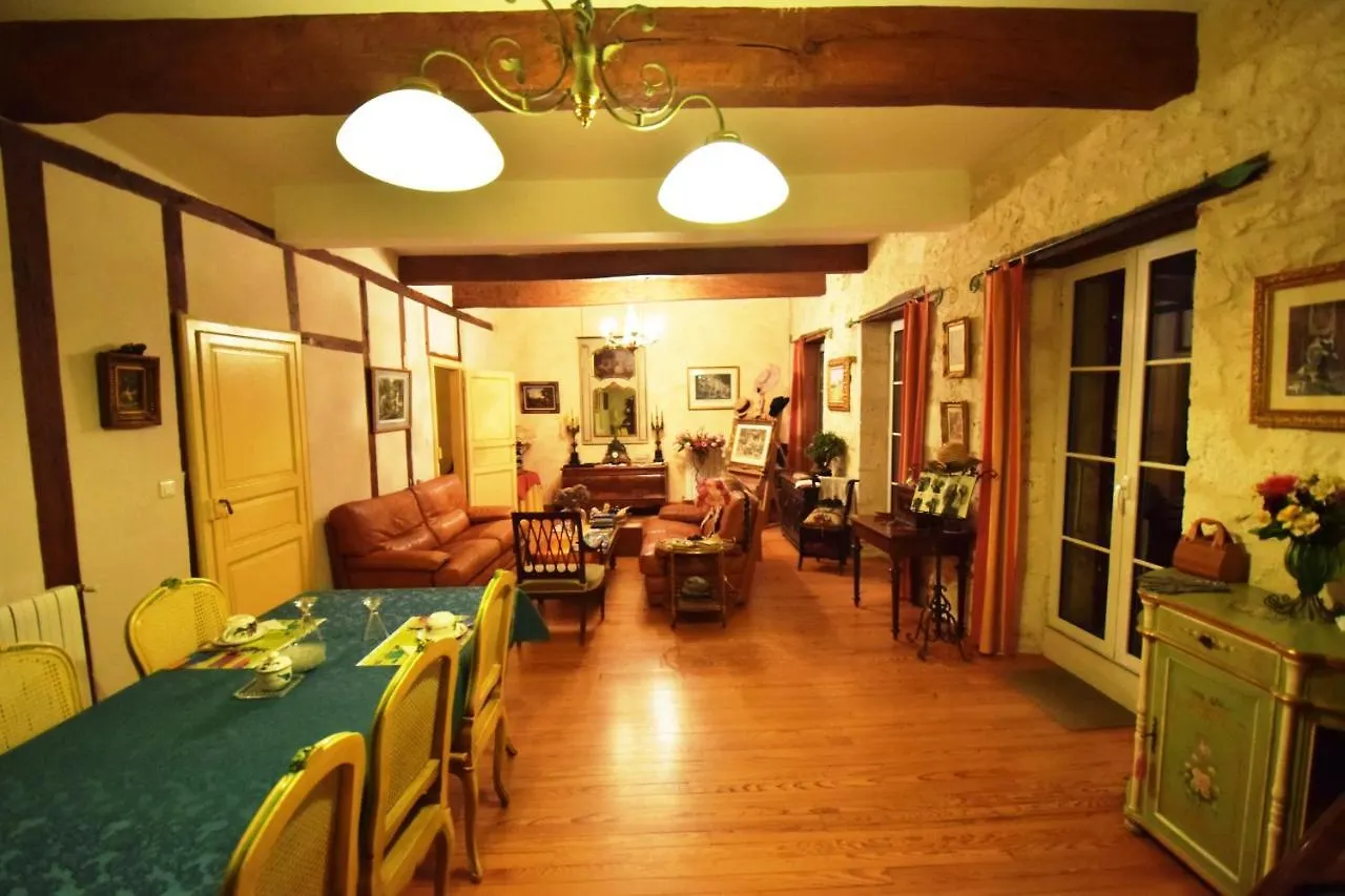 Autrefois La Modiste Bed & Breakfast Saint-Clar