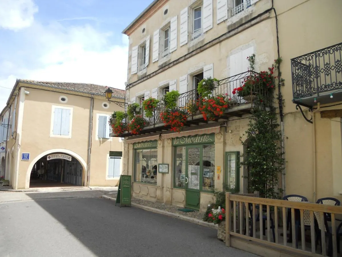 Autrefois La Modiste Bed & Breakfast Saint-Clar